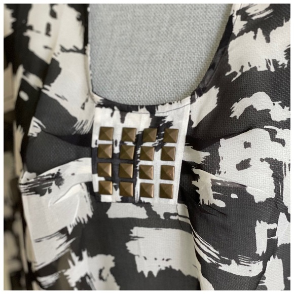 COLLECTIVE CONCEPTS SHEER TOP - Picture 3 of 5